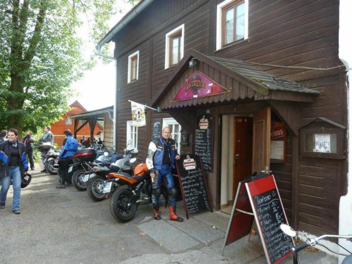 Drevenka Hotel Provodin Buitenkant foto